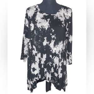 T Party Fashion Storm Cosmos Sharkbite 3/4 Sleeve Tunic Size Small NWT NEW